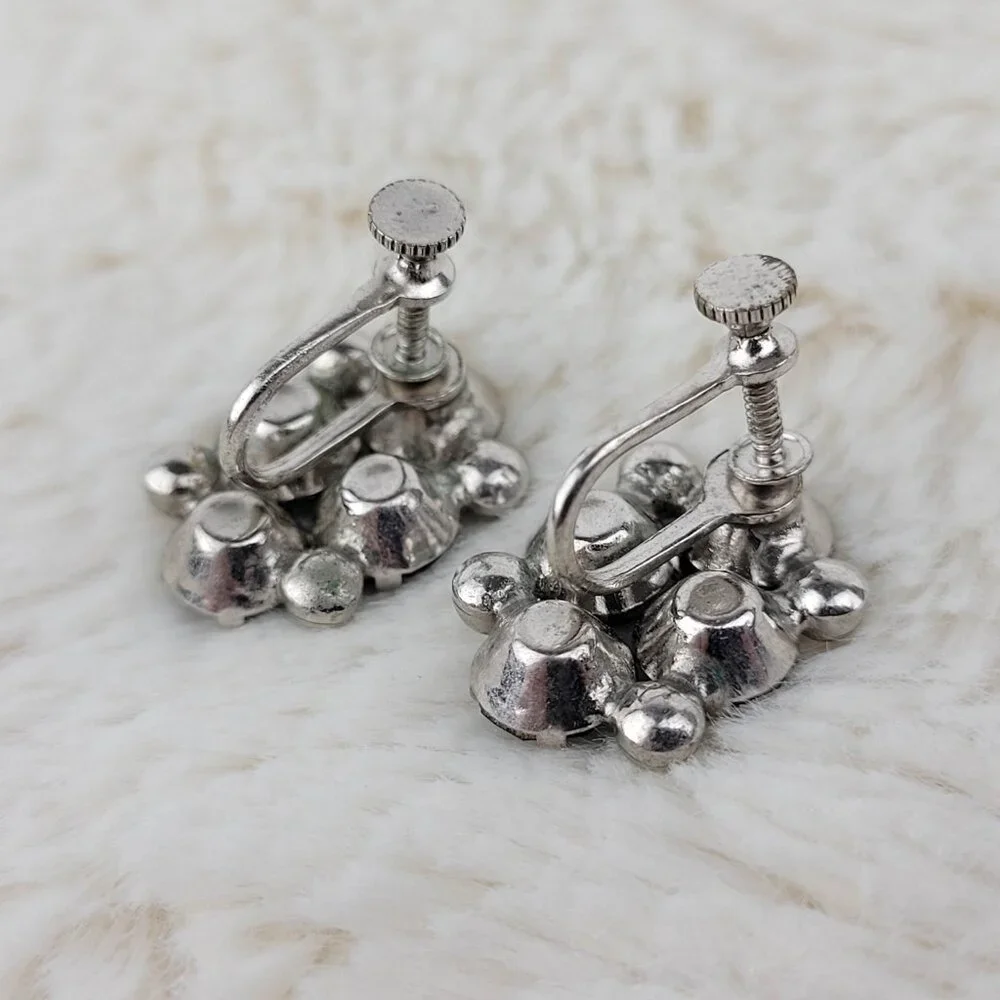 1940's Green Rhinestone Cluster Screwback Earrings - Picture 4 of 4